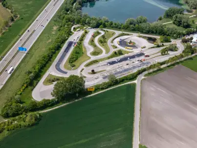 uftaufnahme des ADAC-Testgeländes mit Fahrmodulen für das fuhrpark on tour Fahrsicherheitstraining